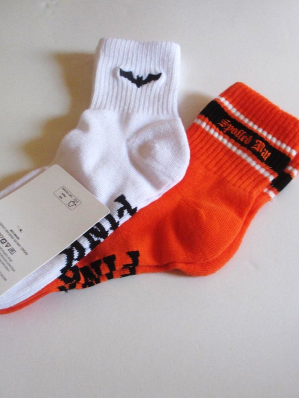 PINK Victoria’s Secret 2-Pack Quarter Socks Orange White Halloween One Size nwt